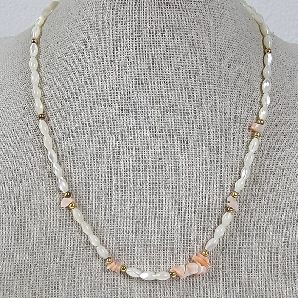 Vintage Cream Balamuti Mother Of Pearl And Coral Chip Beaded Necklace 16" Dainty